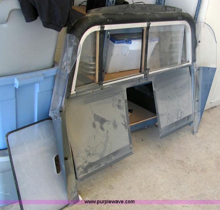 image for item 6837 Assorted patrol car equipment