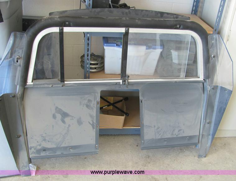 image for item 6837 Assorted patrol car equipment