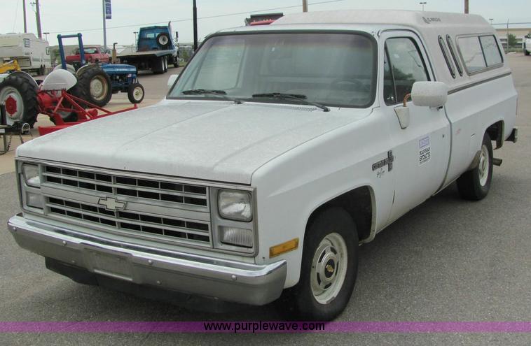 image for item 6887 1986 Chevrolet Custome Deluxe C10 pickup truck
