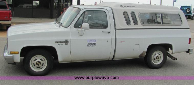 image for item 6887 1986 Chevrolet Custome Deluxe C10 pickup truck