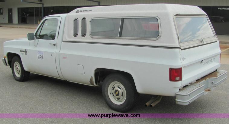 image for item 6887 1986 Chevrolet Custome Deluxe C10 pickup truck