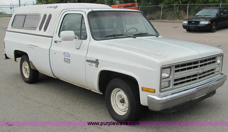 image for item 6887 1986 Chevrolet Custome Deluxe C10 pickup truck