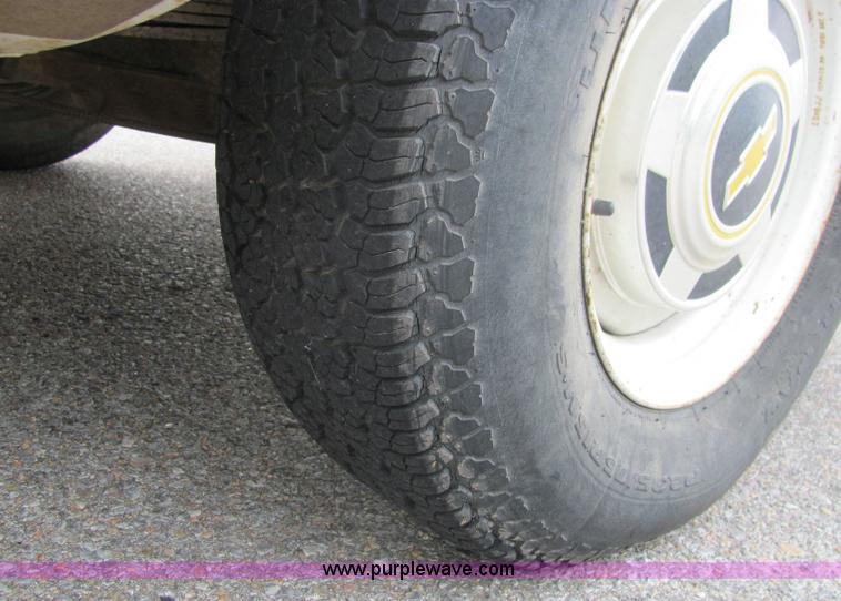 image for item 6887 1986 Chevrolet Custome Deluxe C10 pickup truck