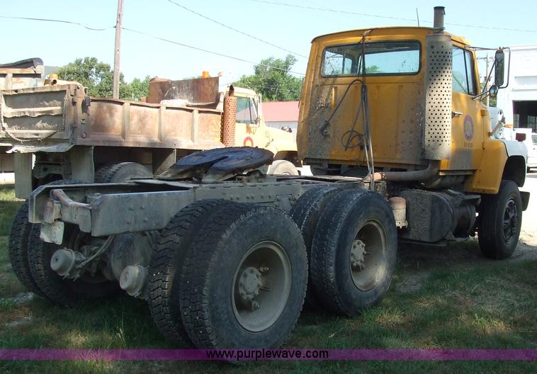 image for item 7130 1984 Ford Conventional LNT9000