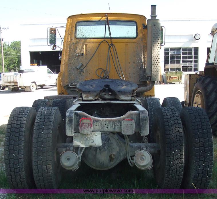 image for item 7130 1984 Ford Conventional LNT9000