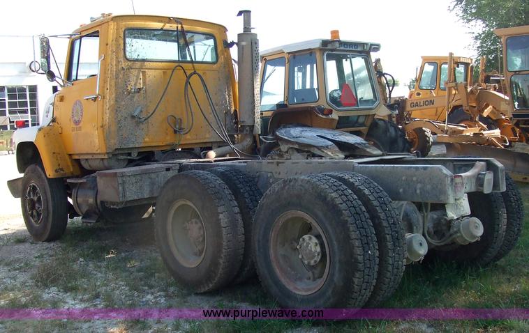 image for item 7130 1984 Ford Conventional LNT9000