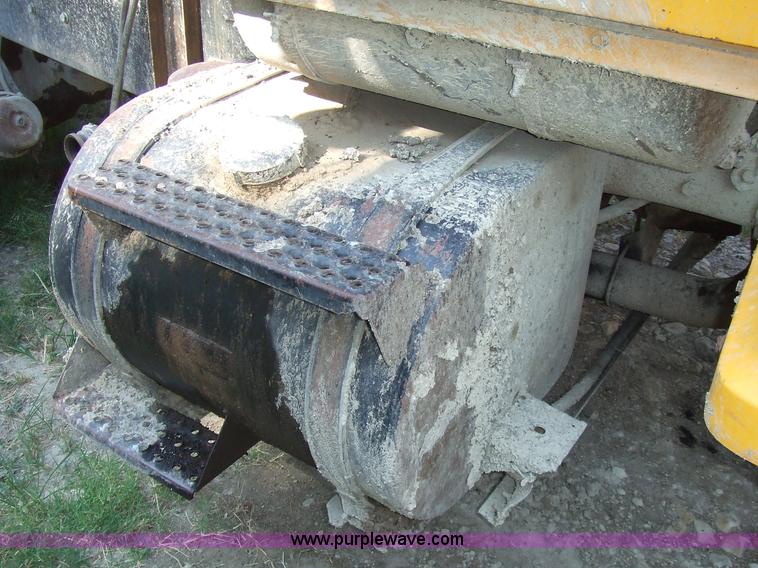 image for item 7130 1984 Ford Conventional LNT9000