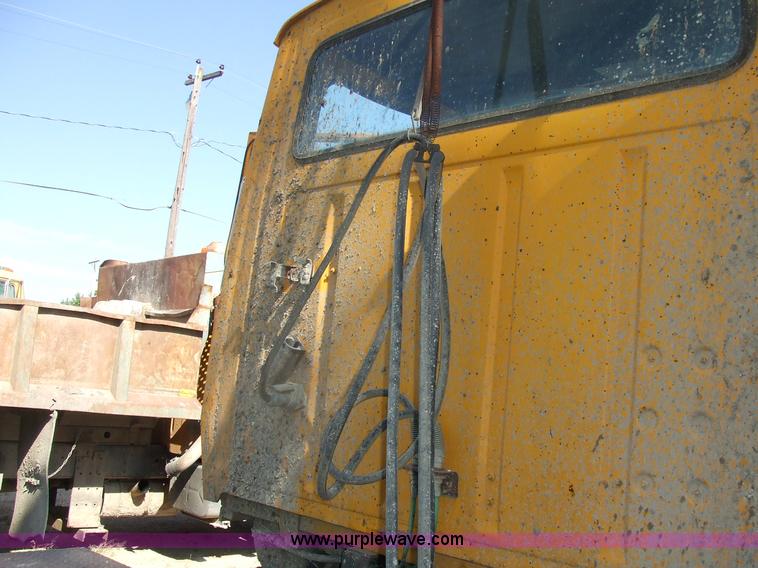 image for item 7130 1984 Ford Conventional LNT9000