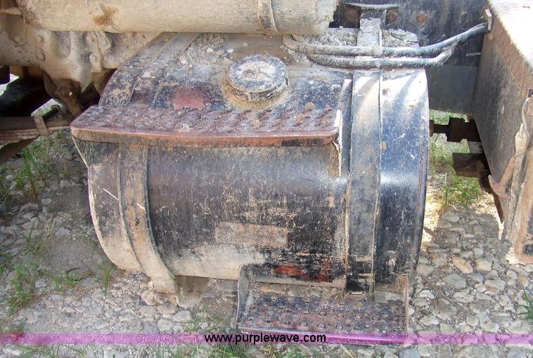 image for item 7130 1984 Ford Conventional LNT9000