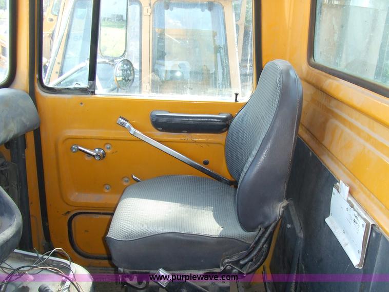 image for item 7130 1984 Ford Conventional LNT9000