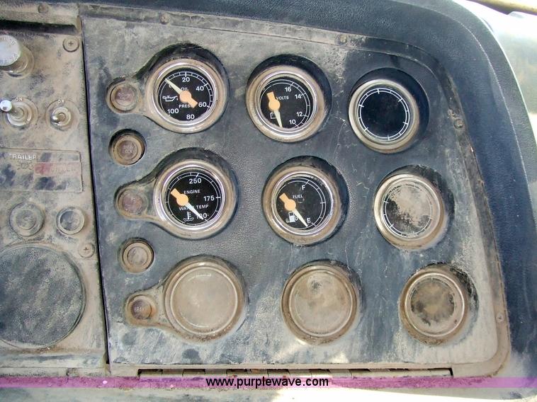 image for item 7130 1984 Ford Conventional LNT9000