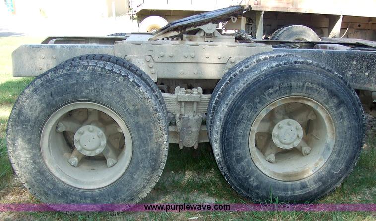 image for item 7130 1984 Ford Conventional LNT9000