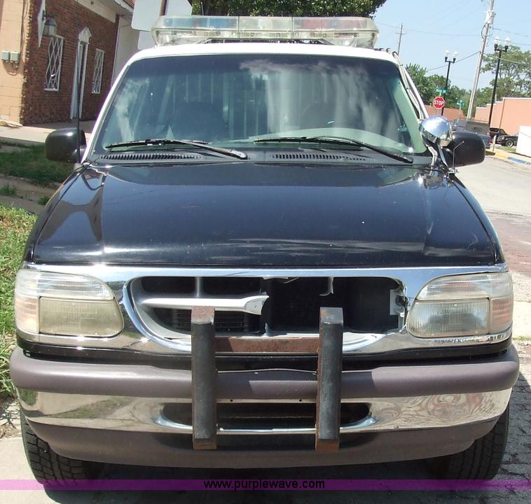 image for item 7131 1998 Ford Explorer