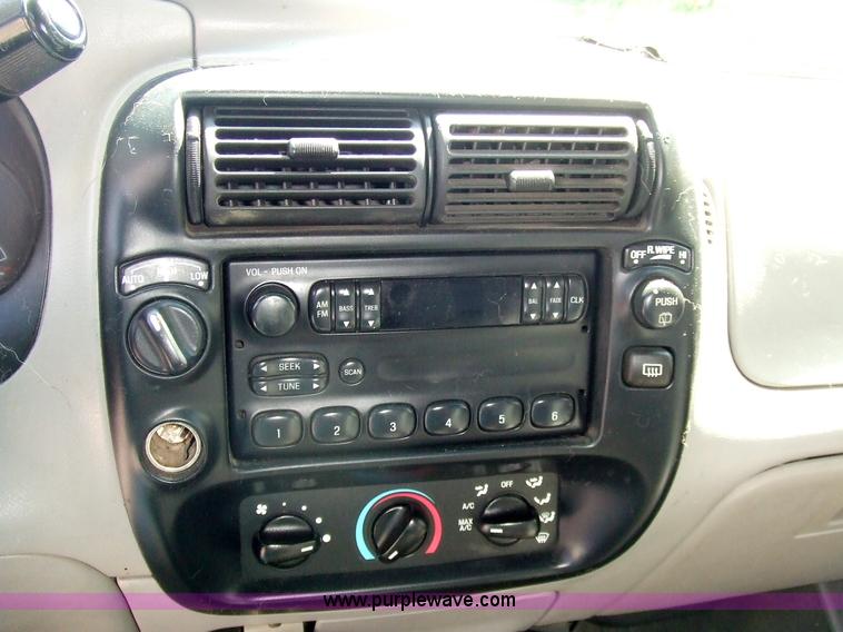 image for item 7131 1998 Ford Explorer