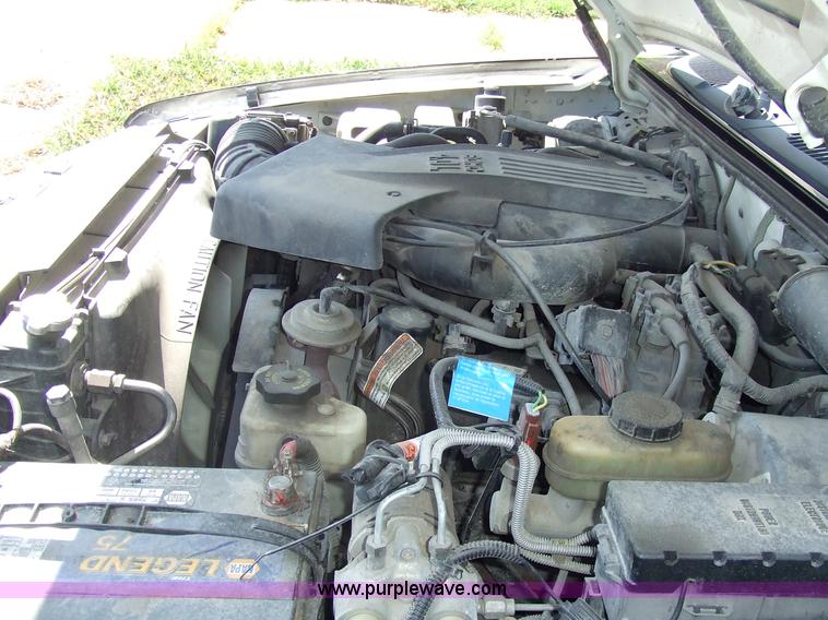 image for item 7131 1998 Ford Explorer