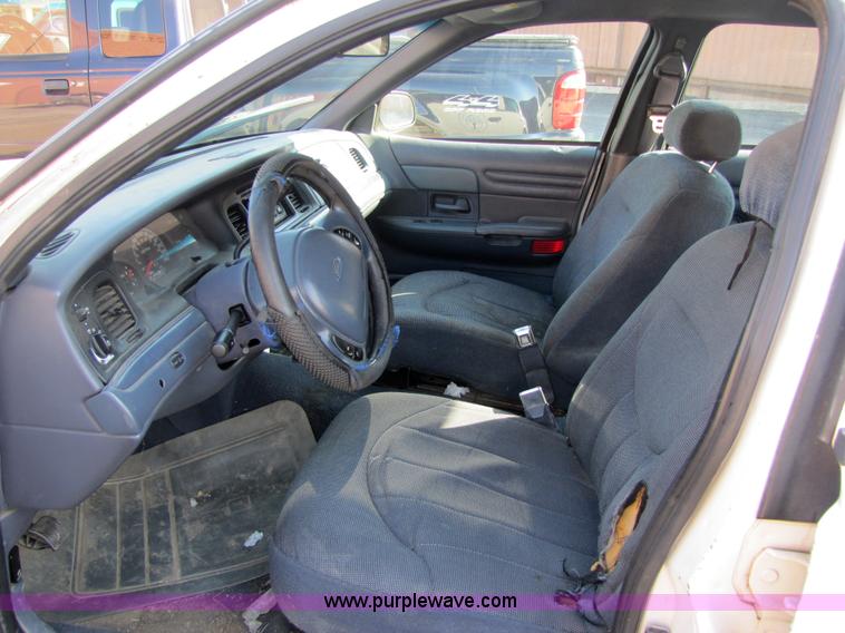 image for item 7376 1999 Ford Crown Victoria