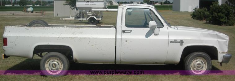 image for item 9000 1982 Chevrolet C10 pickup truck