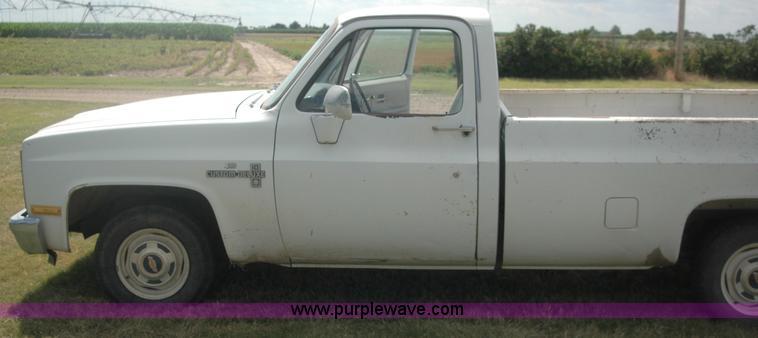 image for item 9000 1982 Chevrolet C10 pickup truck