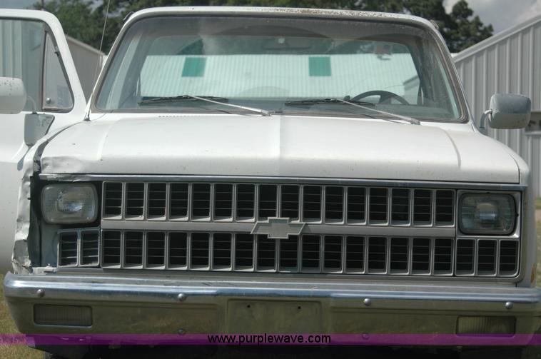 image for item 9000 1982 Chevrolet C10 pickup truck