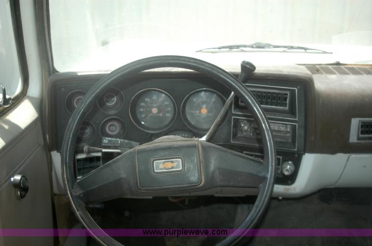 image for item 9000 1982 Chevrolet C10 pickup truck