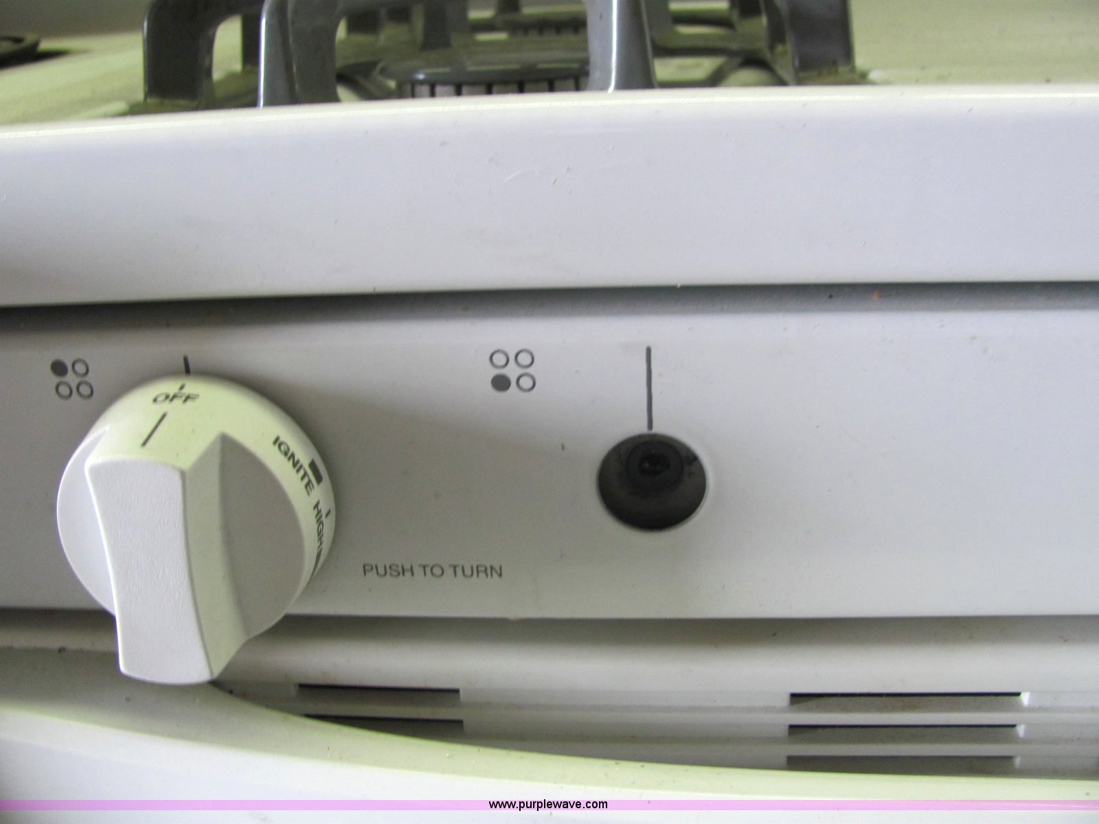 Whirlpool Accubake oven in Newton, KS Item 6850 sold Purple Wave