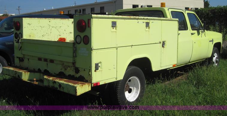 image for item 4032 1983 Chevrolet K3500 pickup truck