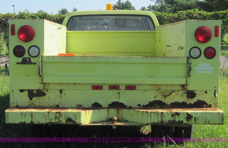 image for item 4032 1983 Chevrolet K3500 pickup truck