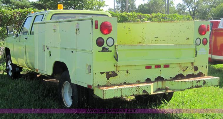 image for item 4032 1983 Chevrolet K3500 pickup truck