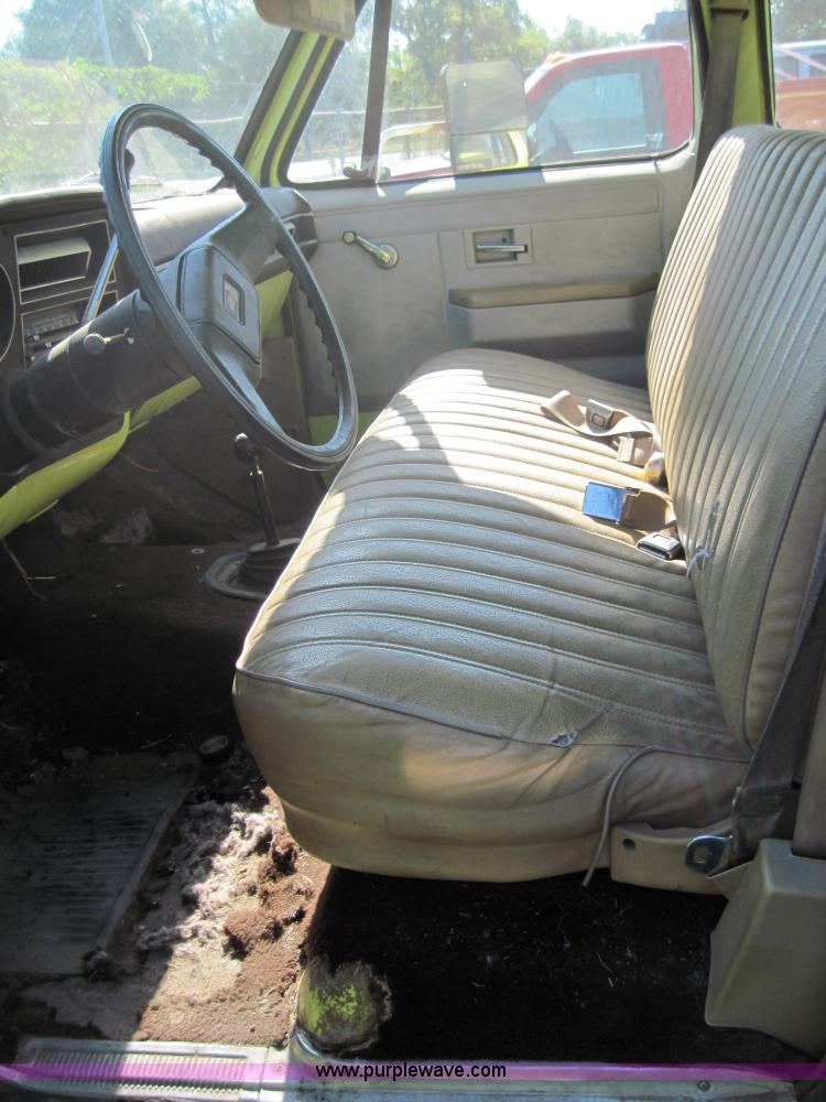 image for item 4032 1983 Chevrolet K3500 pickup truck