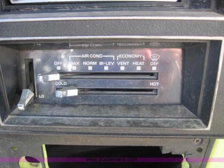 image for item 4032 1983 Chevrolet K3500 pickup truck