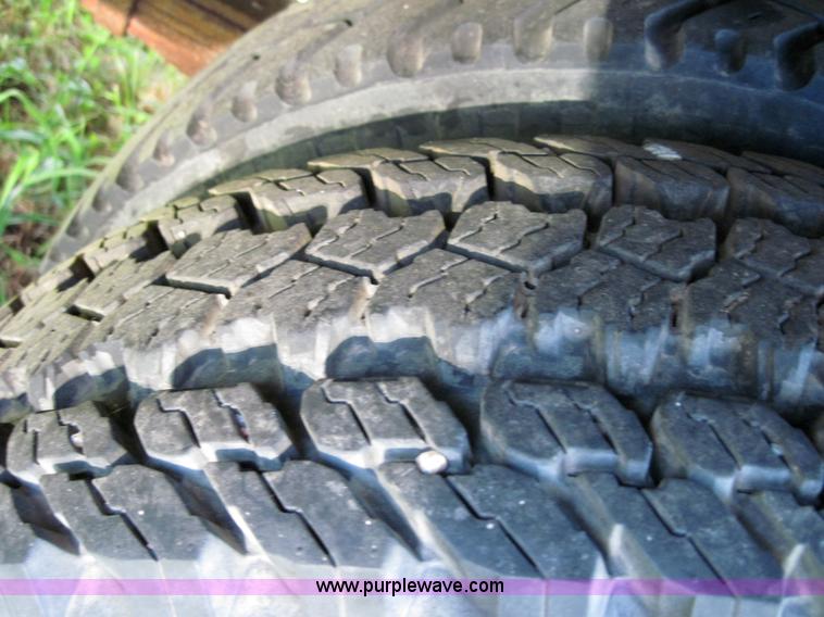 image for item 4032 1983 Chevrolet K3500 pickup truck