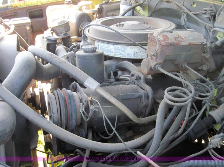 image for item 4032 1983 Chevrolet K3500 pickup truck