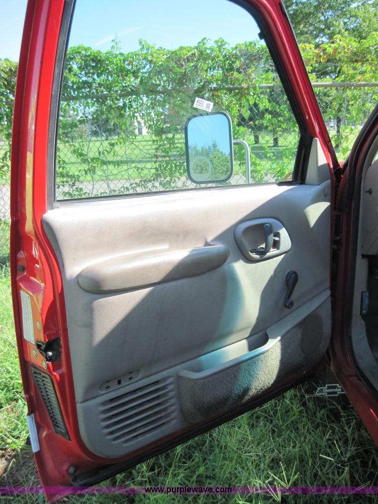 image for item 4033 1996 Chevrolet K3500 pickup truck