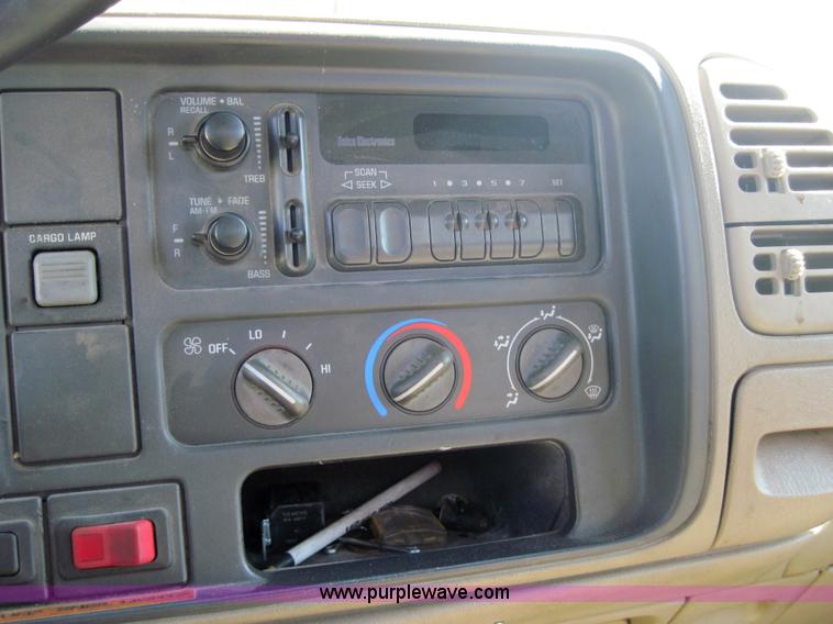 image for item 4033 1996 Chevrolet K3500 pickup truck