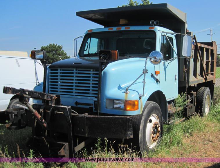 image for item 4035 2000 International Series 4700 dump truck