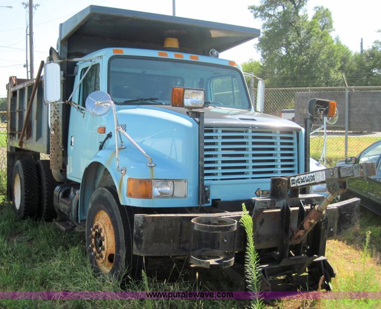 image for item 4035 2000 International Series 4700 dump truck