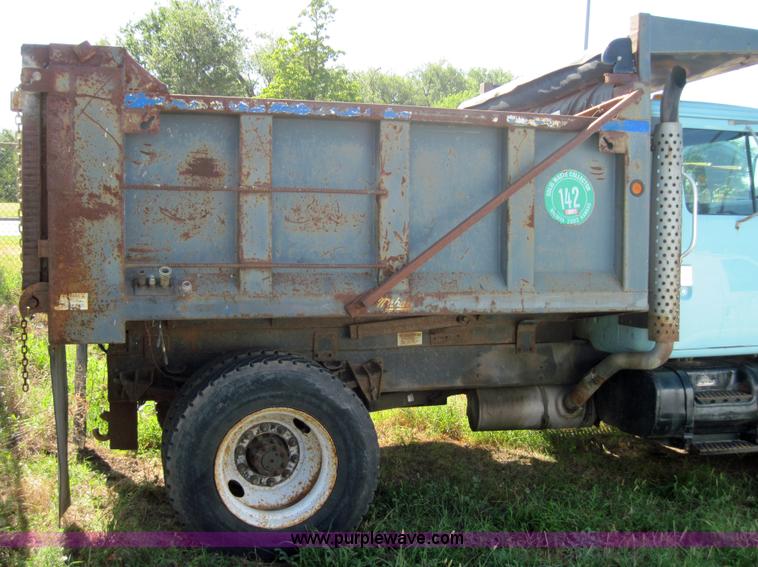 image for item 4035 2000 International Series 4700 dump truck