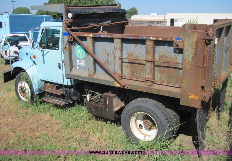 image for item 4035 2000 International Series 4700 dump truck