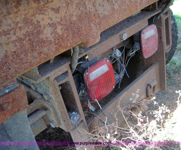 image for item 4035 2000 International Series 4700 dump truck