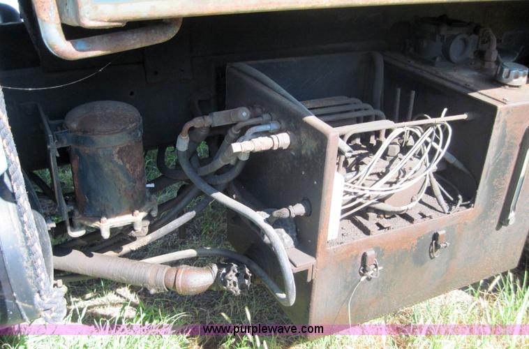 image for item 4035 2000 International Series 4700 dump truck