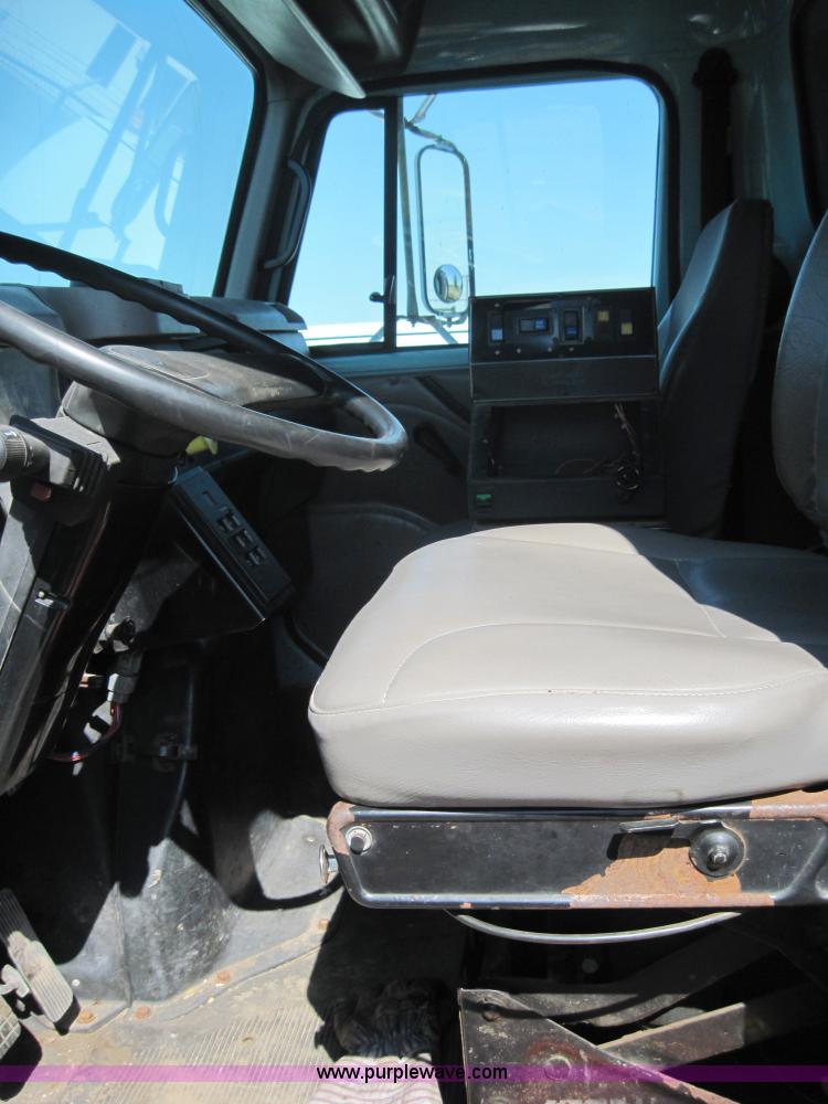 image for item 4035 2000 International Series 4700 dump truck