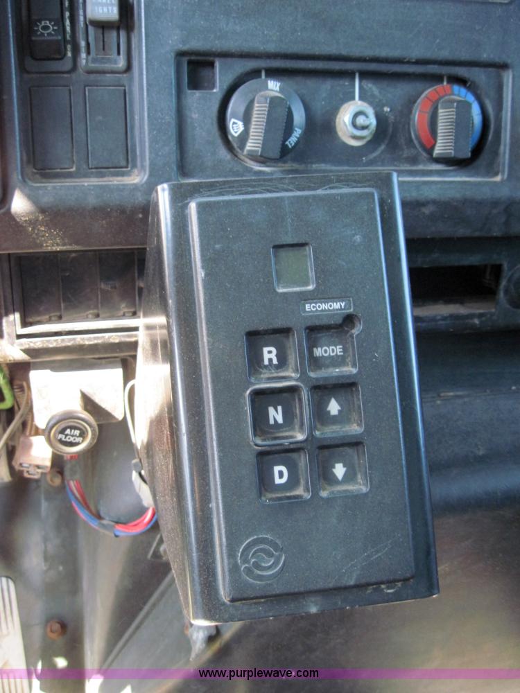 image for item 4035 2000 International Series 4700 dump truck