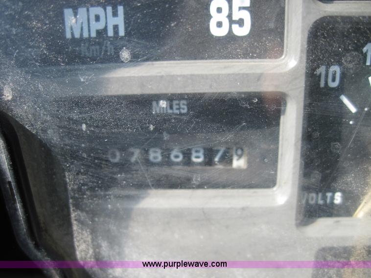 image for item 4035 2000 International Series 4700 dump truck