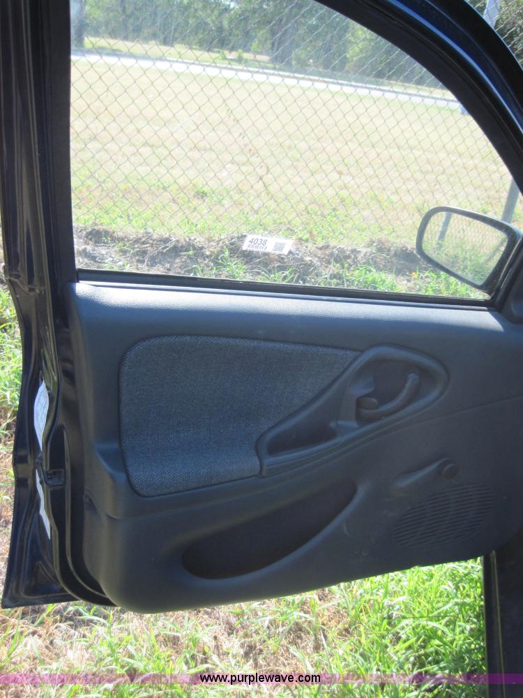 image for item 4038 2002 Chevrolet Cavalier