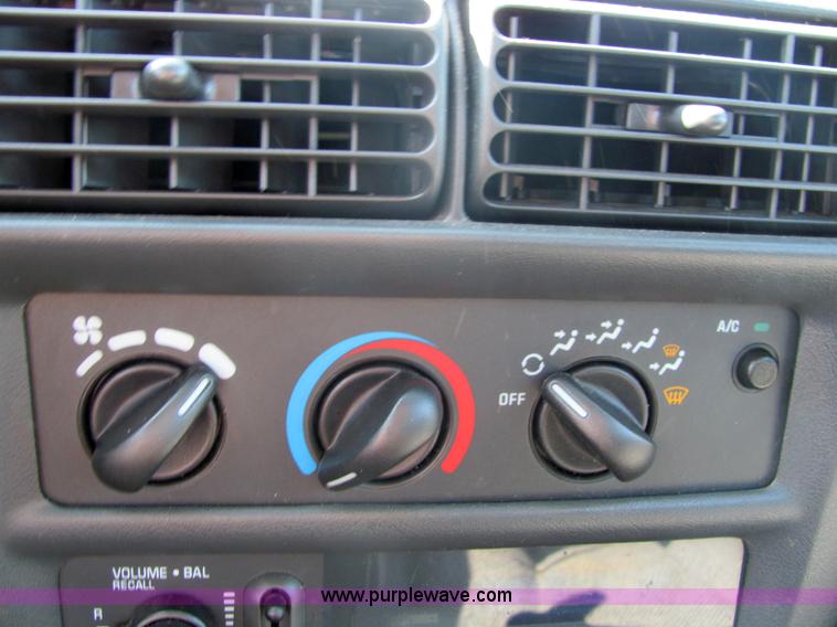 image for item 4044 1999 Chevrolet Cavalier