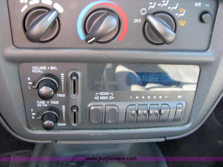 image for item 4044 1999 Chevrolet Cavalier