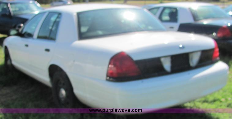 image for item 4046 2006 Ford Crown Victoria Police Interceptor