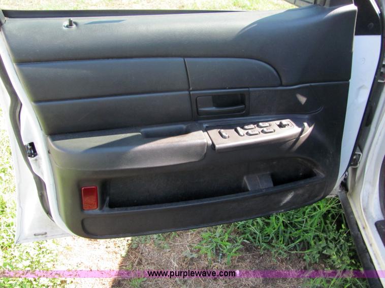 image for item 4046 2006 Ford Crown Victoria Police Interceptor