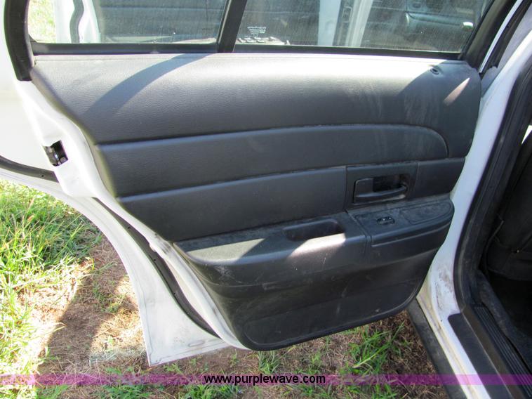 image for item 4046 2006 Ford Crown Victoria Police Interceptor