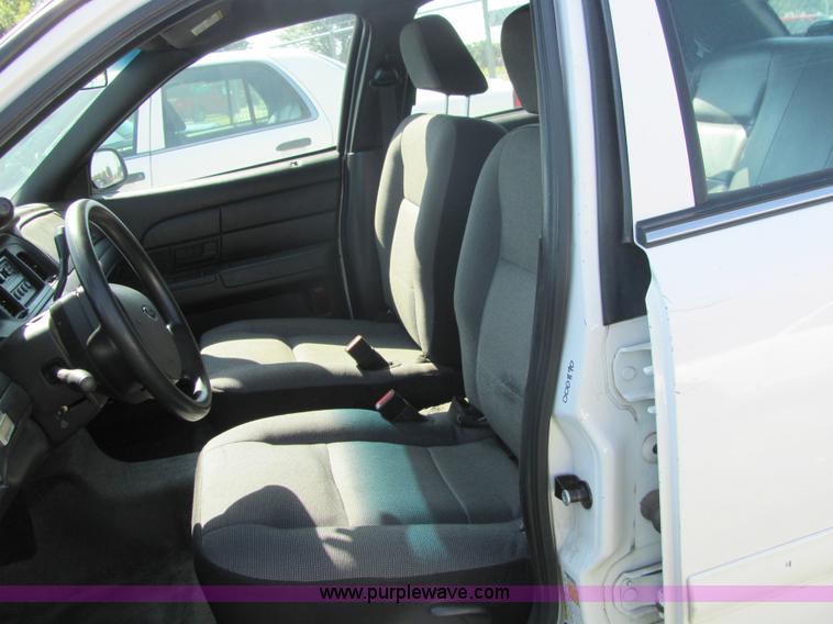 image for item 4047 2006 Ford Crown Victoria Police Interceptor